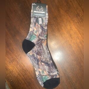 REALTREE EDGE CUSHIONED PRINT MENS CREW SOCKS - 2 PAIR NWT